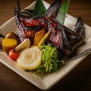 人気のアイテム「鰤カマ部分」をスペアリブ風に焼き上げました。