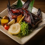 人気のアイテム「鰤カマ部分」をスペアリブ風に焼き上げました。