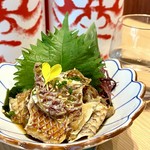 日本酒のアテにはぴったりの「鯛皮」をポン酢和えしました。