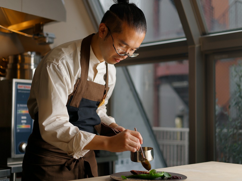 シェフおまかせコースのみで営業