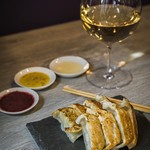 ＜2012ドゥラモット　ブランド・ブラン＞シャンパン付き餃子4種と人気の麻婆豆腐を含む全10品