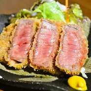カラッと揚げた衣とミディアムレアでジューシーな牛肉はお酒との相性抜群！ご来店されたほとんどの方がまずご注文頂く一品です。有名料亭での経験を持つ店主が提供する確かな味×コスパ最強の牛料理です。