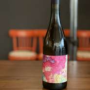 季節に合わせて、また、有機農法・無農薬の野菜が多いことからワインも農作物と捉え、自然環境に優しいビオワインが中心。不定期にメニューを更新するので、メニューのQRコードからWeb上リストを閲覧できます。