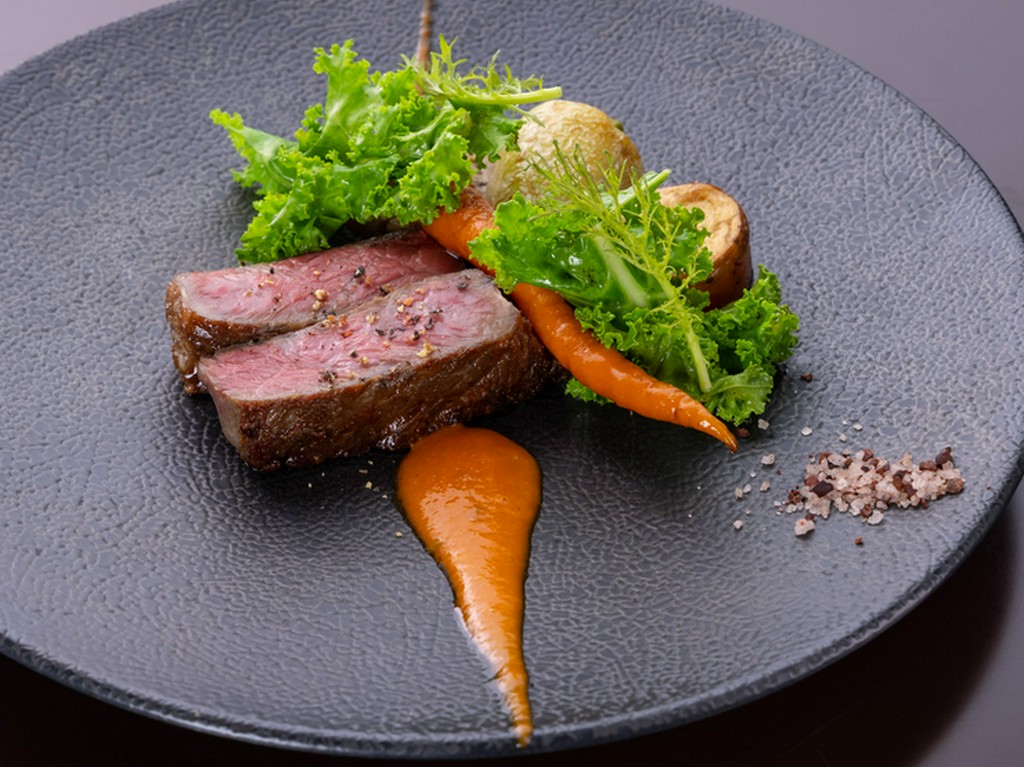 知る人ぞ知る「サカエヤ」が手掛けた熟成肉を使用『経産牛の熟成肉』