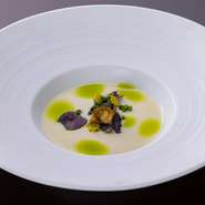 新生姜のウィシソワーズ　水茄子　紫ジャガイモのチップ