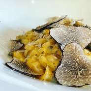 一例
◆甘エビタルタル　グジエール
◆近江牛
◆スッポンのクロケット　スープ仕立て
◆ノドグロ　オリーブ　
◆ピジョン（鳩）のロティ
◆トリュフ　リゾット
◆デザート
食後のドリンク