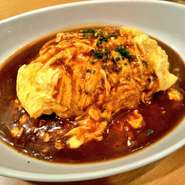 a.特製デミグラスソース
b.さっぱりトマトソース
c.本日のオムライス
