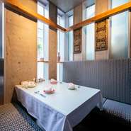 落ち着いた店内、柔らかなサービス、ご家族の皆様での顔合わせや、結納の際に是非ご利用くださいませ。