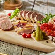 コロナ禍での歓送迎会、忘新年会も【ザ・シャンブルズ】におまかせを！山梨グリーンゾーン認証店だから二酸化炭素濃度測定器やオゾン発生器など対策もばっちりです。コースやビュッフェでの貸切パーティーも可能。