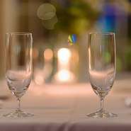 チャペルでの記念撮影やサプライズプロポーズ、記念日サプライズなど、二人にとって大切なシーンを成功へと導きたい方にぴったりのレストランです。シェフこだわりのおいしいフレンチを堪能しながらデートを満喫。