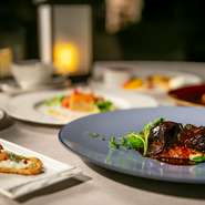 2種のアミューズ・オードブル・スープ3種より選択・ポワソン・ヴィアンド・デザート＆小菓子・パン・コーヒーor紅茶