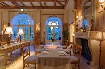 ご結婚が決まったおふたりとご両家様のお慶びの時間をレストラン・ザ・シャンブルズがお手伝い致します