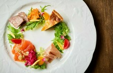 煌めくランチでクリスマスを先取り！
ホリデーシーズンを彩る至極の料理をお楽しみください