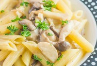 KURAでは、標準のスパゲティーの他にペンネ、ブロンズ(ディナーのみ)などの麺を選べるようになっています。ソースにあわせたり、自身の好みに選んでいただくことができます。