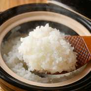 【米ル】の料理の主役は、日本人にとっても馴染み深い「米」。和の職人が1つずつ丁寧に仕上げたおまかせのコースで、ご飯のおいしさや魅力を再認識できるお店です。