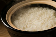 毎朝玄米から自家製米し、お水は世界遺産である秋田の白神山地のお水を使用