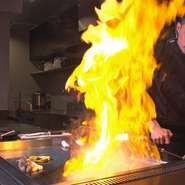 味覚だけでなく、目の前で楽しめる視覚も満足できる鉄板料理でいつもより大人なデートにどうぞ。