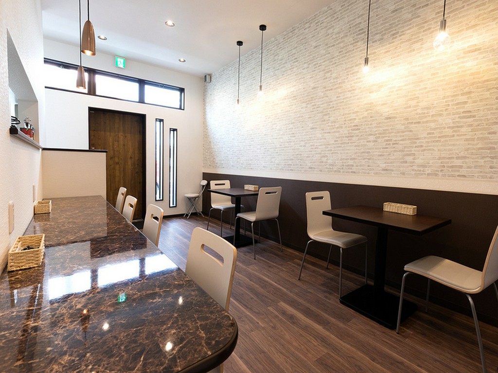 おひとりさまで心ゆくまで食事を楽しむのも乙なもの