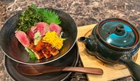 シャトーブリアンに鰻にイクラが一緒の丼に！
そのままでも絶品なのに〆はオリジナルのお出汁でさらに美味い！