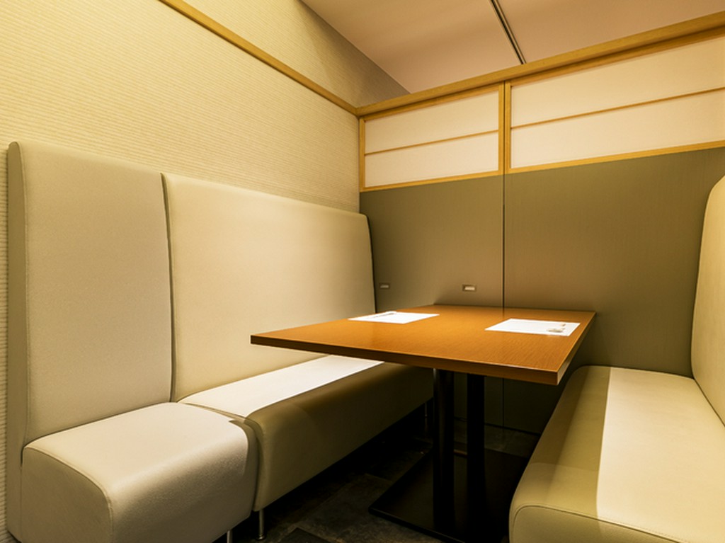 〈テーブル席全席半個室〉特別なひとときを