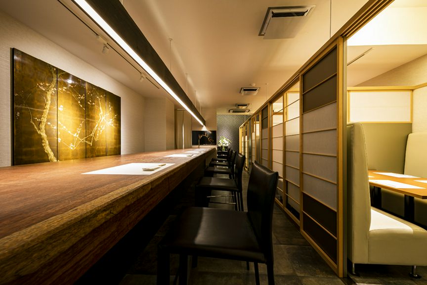 25席  （個室席、カウンター席）