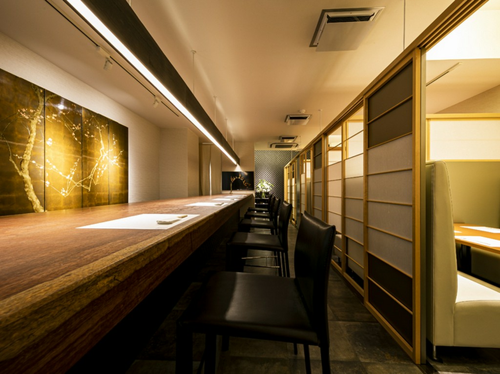 25席  （個室席、カウンター席）