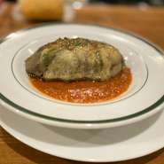 スパイスの効いた羊の挽肉、ナス、ジャガイモの重ね焼き