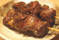歯応えのあるハツと、柔らかなレバーが一緒になっている串です。