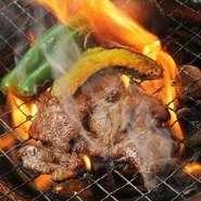 クオリティにこだわった”和牛”はA4～A5ランクの文句なしの美味しさながら、390～890円という驚きの価格でご用意。もつ煮やハンバーグなどの逸品料理も人気の商品です。
