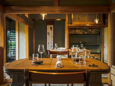 ノスタルジックな雰囲気を演出するアンティークのインテリア