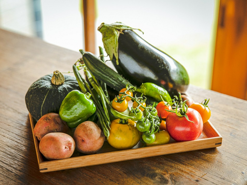 シェフ自らが育てた旬の野菜、果物、ハーブを使用