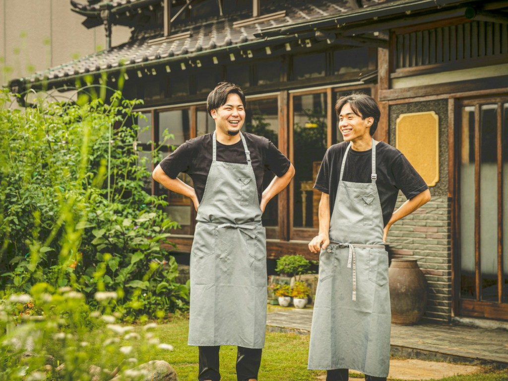 幼なじみの本岡さんと田代さん、二人だけでレストランを営む