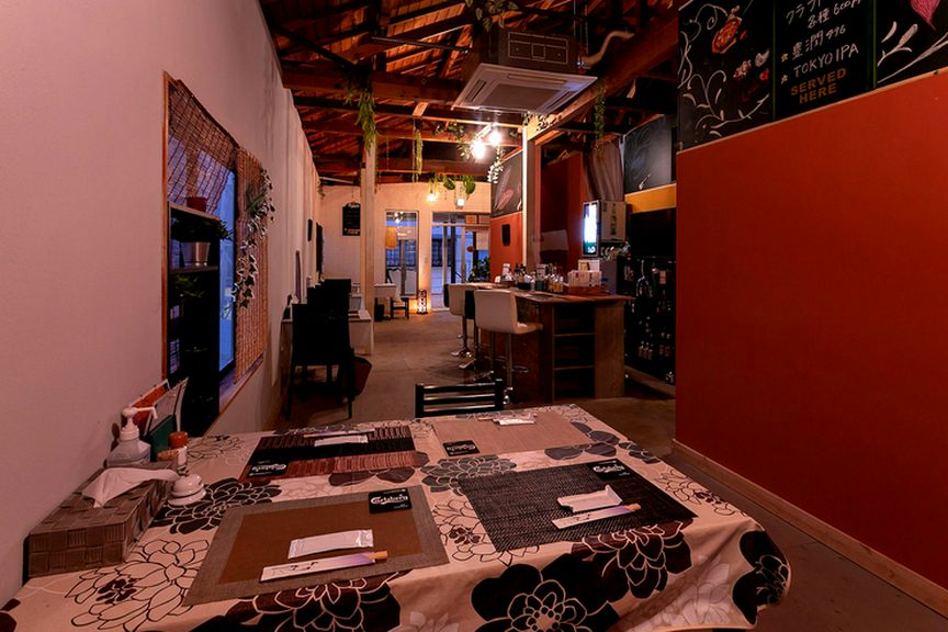 オシャレな空間と美味しい料理。会話に花を咲かせる大人女子会