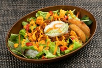 ピリッとしたスパイスがクセになる沖縄のご当地メニュー『スパイシータコライス（スープ付き）』