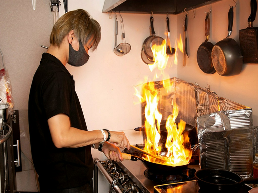 丁寧な調理、細やかな配慮を忘れないように接客している