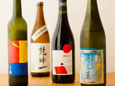 地元の地酒や全国から入荷する日本酒、そしてドブロクにワイン