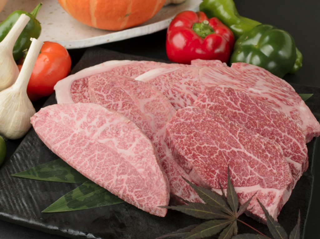 牧場直営レストランならではの確かな品質。但馬系の近江牛を満喫