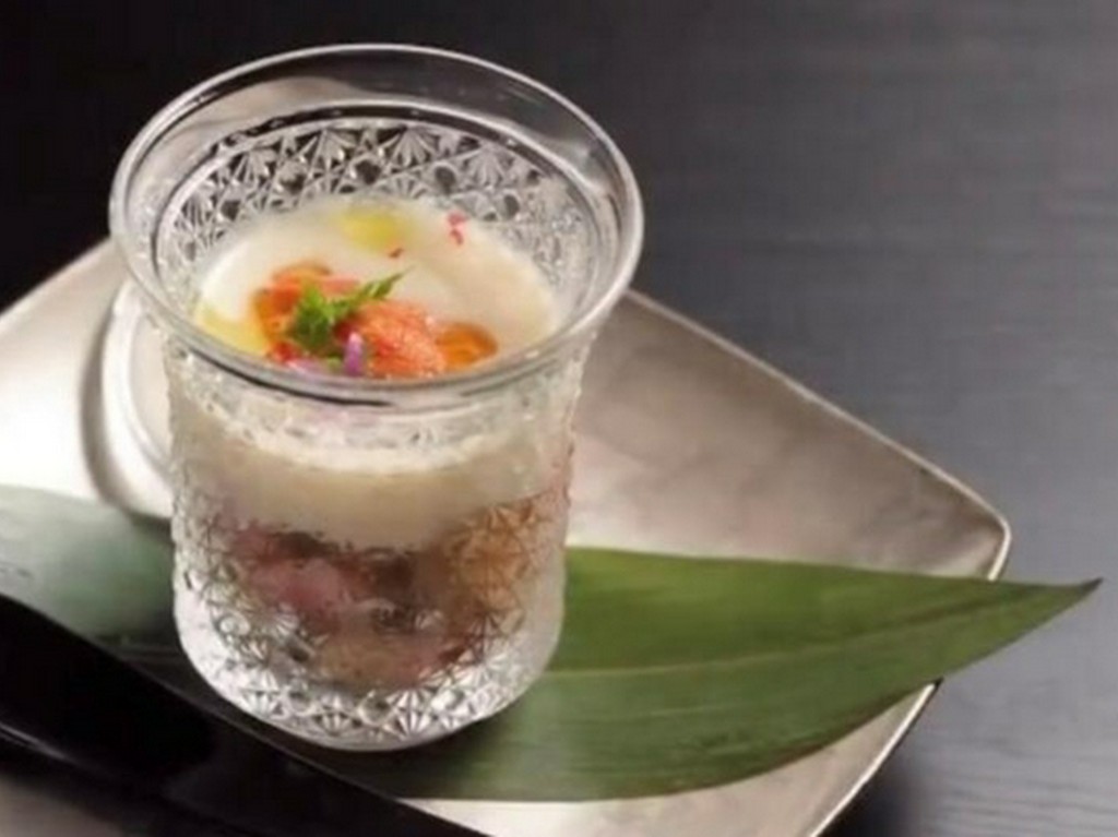 近江牛肉寿司、炭火焼きサーロインステーキなど肉尽くし全８品