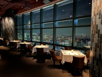東京の夜景を眼下に…
Prime42が誇るオンライン限定プランとなります。

乾杯スパークリングワイン付、国産霜降り牛サーロインステーキ炭火焼き 150gをメインにした計6品ディナーコース