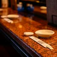 たまには落ち着いた雰囲気の店でデートしたい、そんな二人におすすめの一軒です。店内は昔ながらの和風ウッド調。アットホームな雰囲気なので、恋人と羽を休めるのにぴったりです。