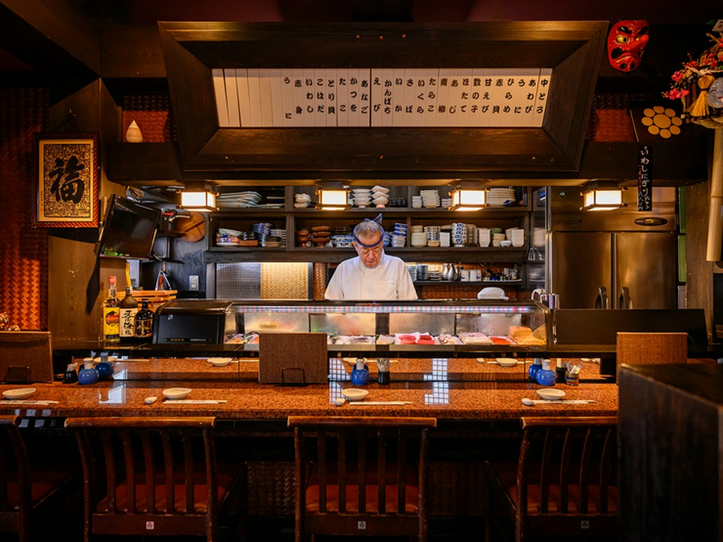 使い方さまざま。大将と会話しながら食事を楽しめるカウンター席