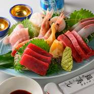 その日仕入れた旬のネタを一皿に。シェアするのも良し、1人で美味しいお酒のお供にするも良し。※内容はお好みにより、調整致します。