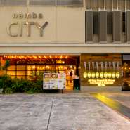 「なんばCITY」南館1階。全130席で多彩なシーンに利用できるお店