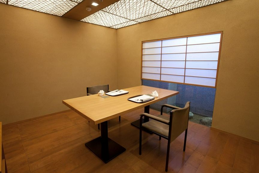 和の風情漂う完全個室は、全5室をご用意