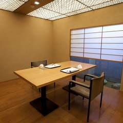 和の風情漂う完全個室は、全5室をご用意