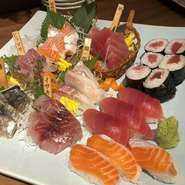 お魚はその時の旬な物をご提供致します。お刺身以外におつまみ、寿司などがつきます。