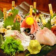 宴会コース10名以上で1名飲み放題無料、14名以上で1名飲み放題と料理無料！