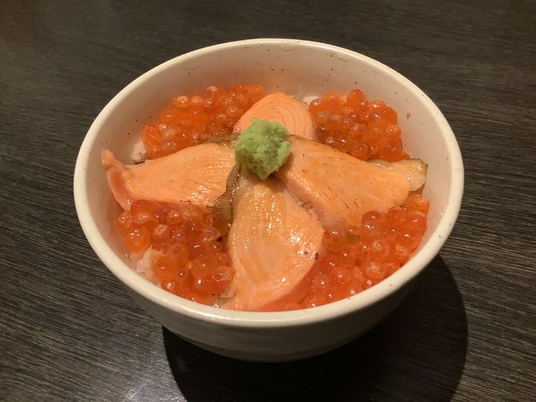 はらこ飯風とろ鮭いくら丼