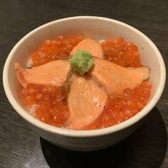 はらこ飯風とろ鮭いくら丼