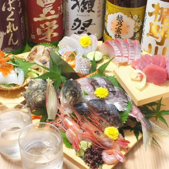 〈人気料理〉 豪快刺身盛り合わせ　単品のお刺身も別途ご用意しております